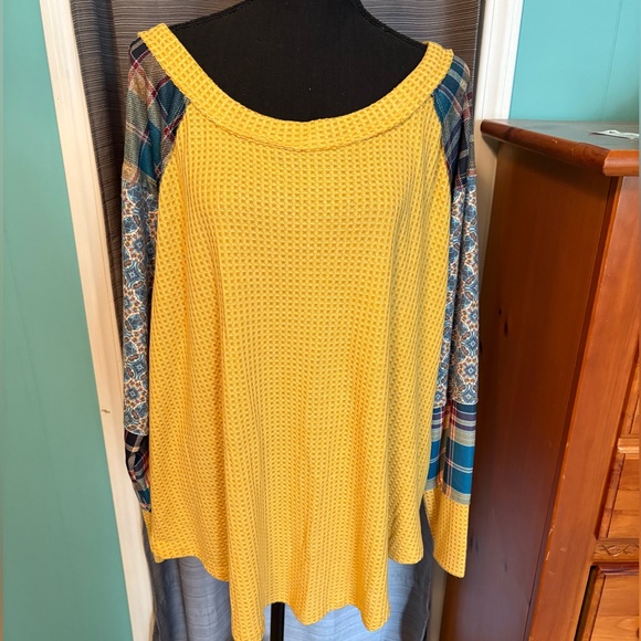 NEW TOP - Picture 3 of 6